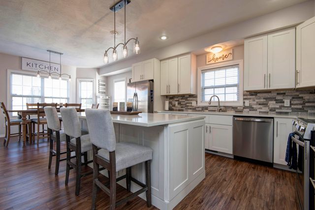 2063 W Melbourne Court, Springfield, MO 65810