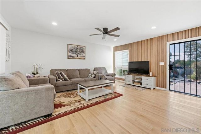 503 Smoketree Glen, Escondido, CA 92026