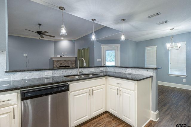 19842 N Meadow West Lane, Flint, TX 75762