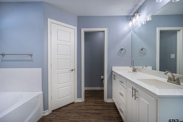 19842 N Meadow West Lane, Flint, TX 75762