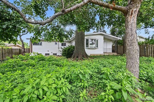 2640 Suffolk Place, Florissant, MO 63033