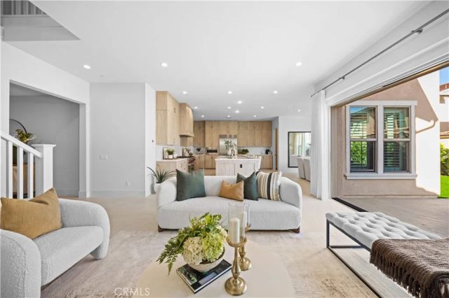 112 Oakstone, Irvine, CA 92618