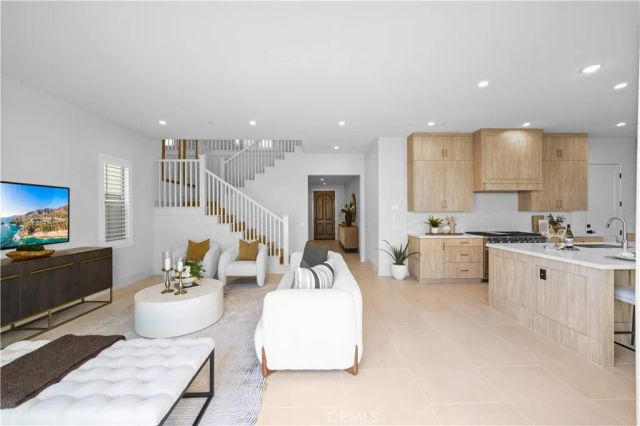 112 Oakstone, Irvine, CA 92618