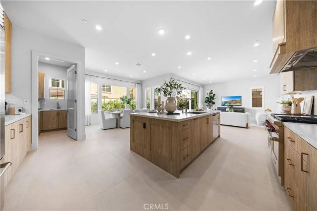 112 Oakstone, Irvine, CA 92618