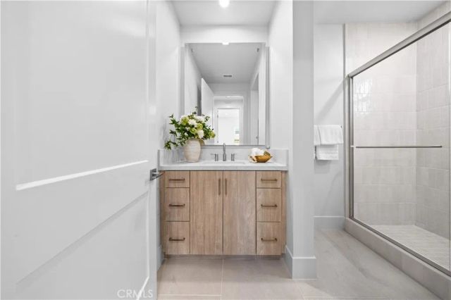 112 Oakstone, Irvine, CA 92618