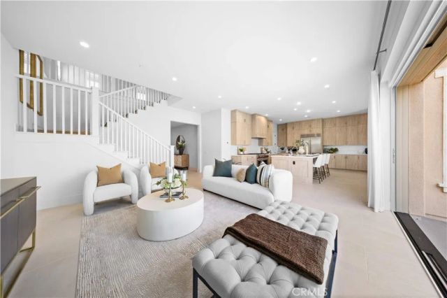 112 Oakstone, Irvine, CA 92618