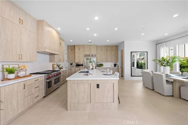 112 Oakstone, Irvine, CA 92618