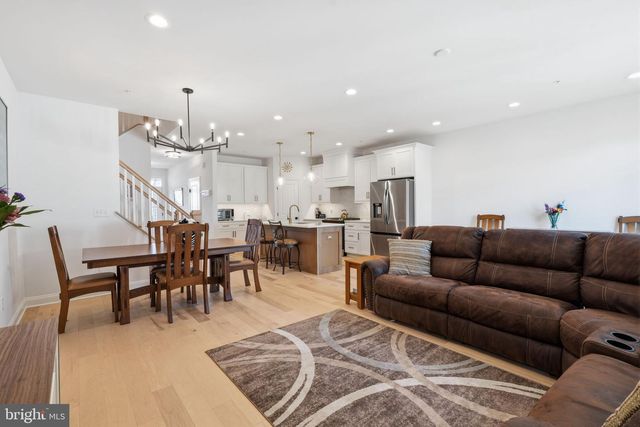 302 FOXTAIL LN, Chalfont, PA 18914