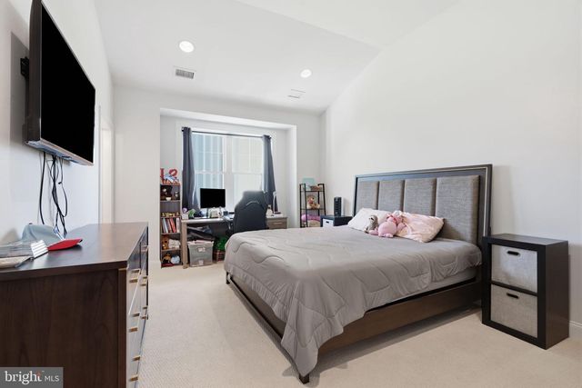 302 FOXTAIL LN, Chalfont, PA 18914