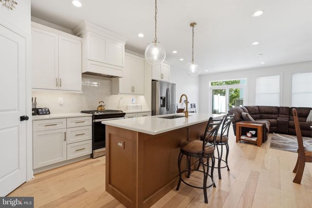 302 FOXTAIL LN, Chalfont, PA 18914