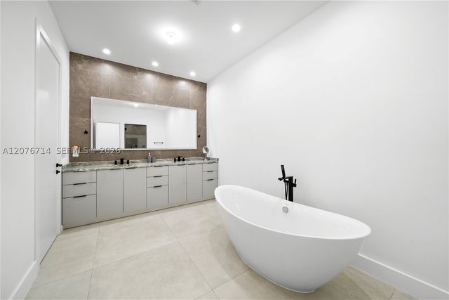 1629 NE 4th Pl, Fort Lauderdale, FL 33301