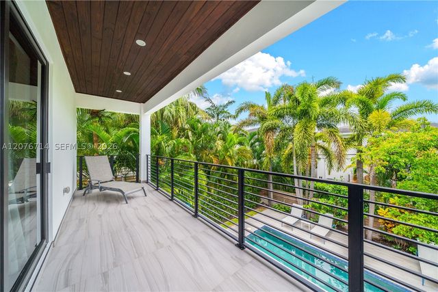 1629 NE 4th Pl, Fort Lauderdale, FL 33301