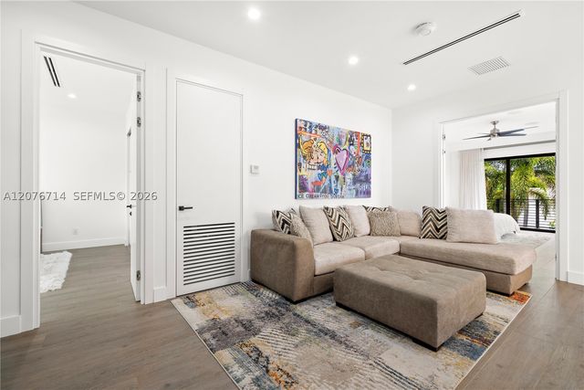 1629 NE 4th Pl, Fort Lauderdale, FL 33301