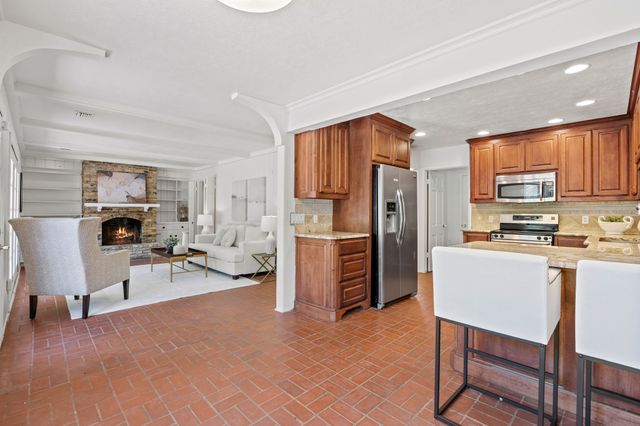 7609 Spring Valley Road, Dallas, TX 75254