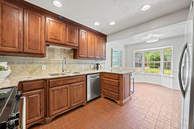 7609 Spring Valley Road, Dallas, TX 75254