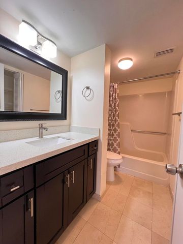21911 Lake Forest Circle 206, Boca Raton, FL 33433
