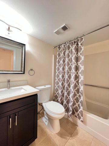 21911 Lake Forest Circle 206, Boca Raton, FL 33433