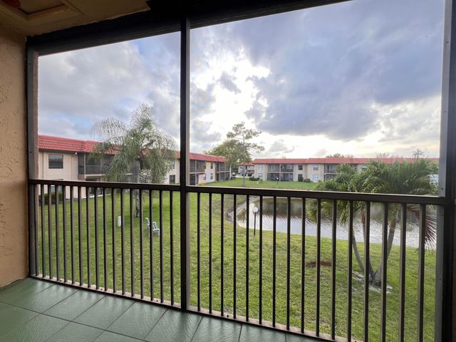 21911 Lake Forest Circle 206, Boca Raton, FL 33433