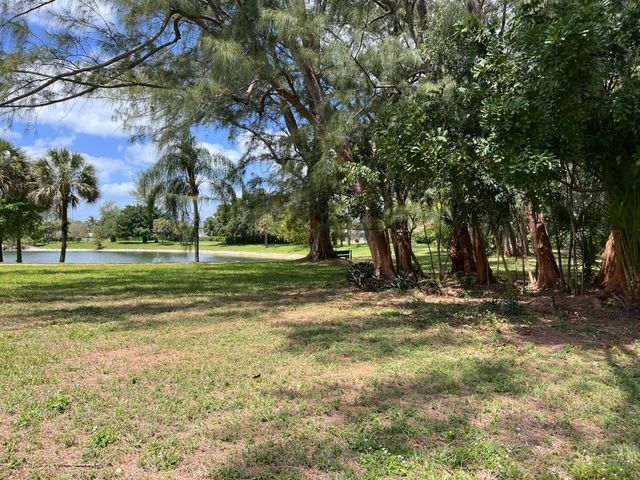 21911 Lake Forest Circle 206, Boca Raton, FL 33433