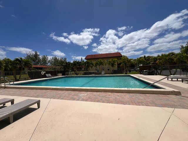 21911 Lake Forest Circle 206, Boca Raton, FL 33433