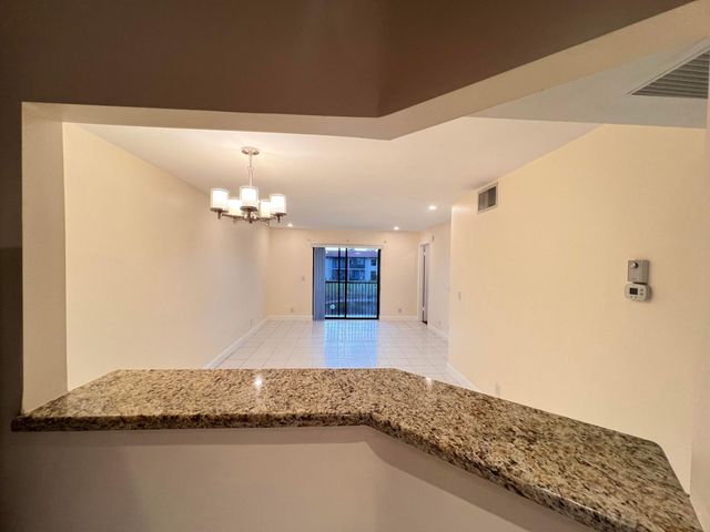 21911 Lake Forest Circle 206, Boca Raton, FL 33433