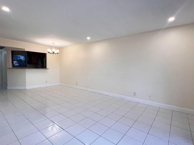 21911 Lake Forest Circle 206, Boca Raton, FL 33433