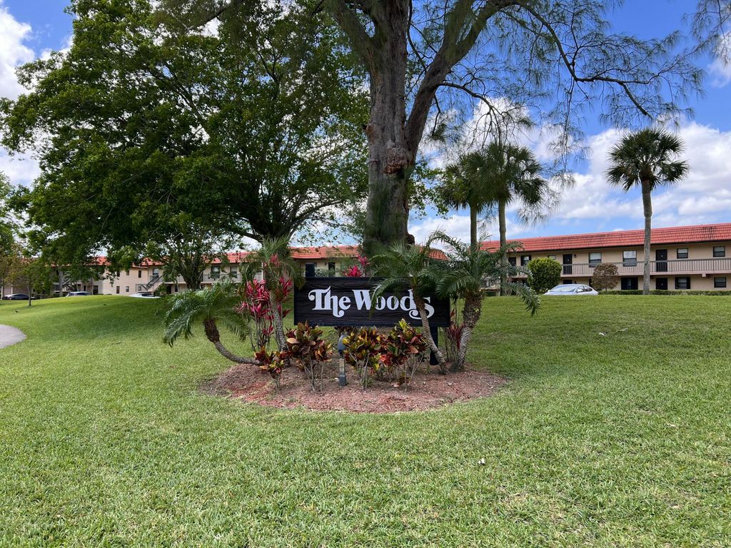 21911 Lake Forest Circle 206, Boca Raton, FL 33433