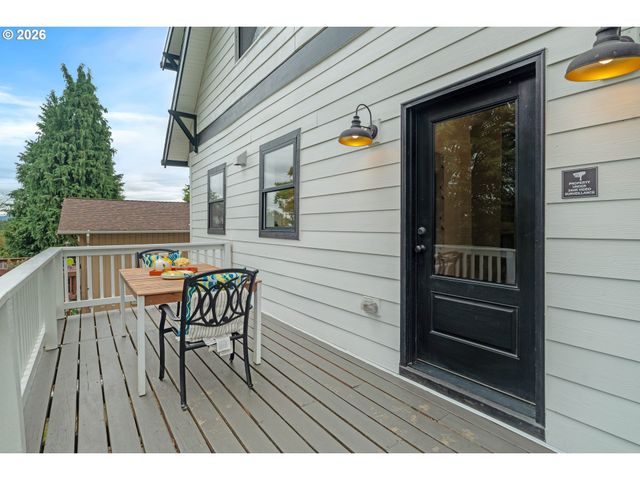 1105 WASHINGTON St, Oregon City, OR 97045