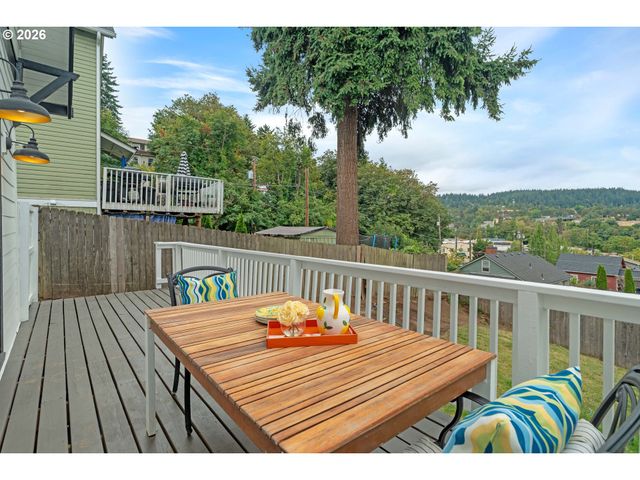 1105 WASHINGTON St, Oregon City, OR 97045