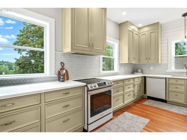 1105 WASHINGTON St, Oregon City, OR 97045