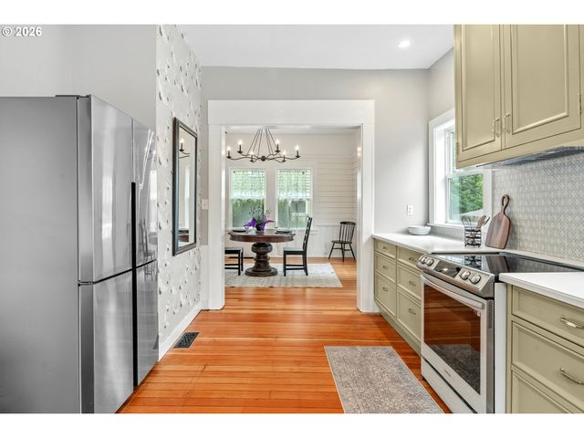 1105 WASHINGTON St, Oregon City, OR 97045