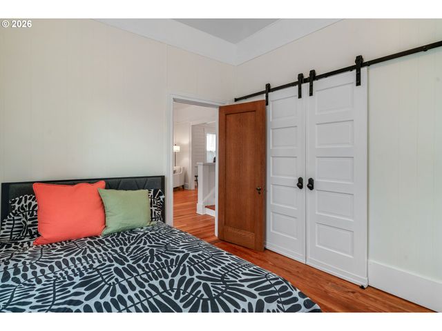 1105 WASHINGTON St, Oregon City, OR 97045