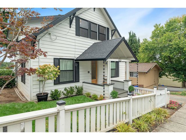 1105 WASHINGTON St, Oregon City, OR 97045