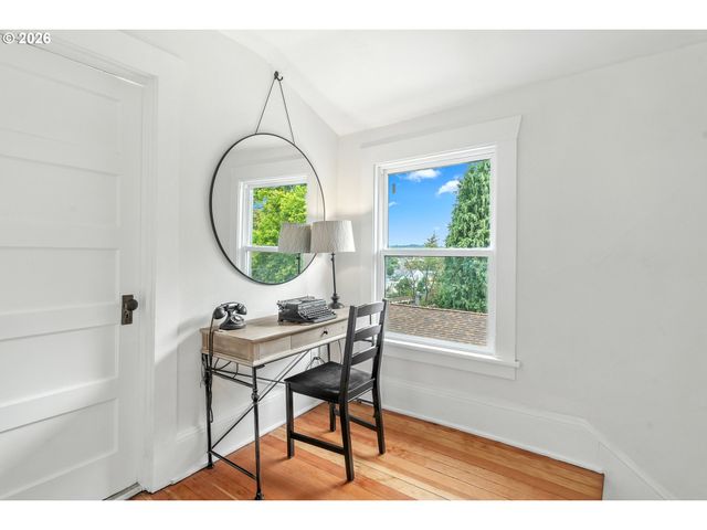 1105 WASHINGTON St, Oregon City, OR 97045