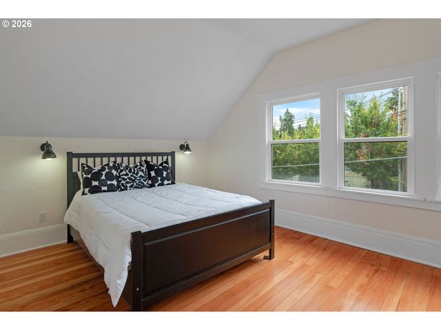 1105 WASHINGTON St, Oregon City, OR 97045