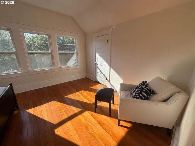 1105 WASHINGTON St, Oregon City, OR 97045