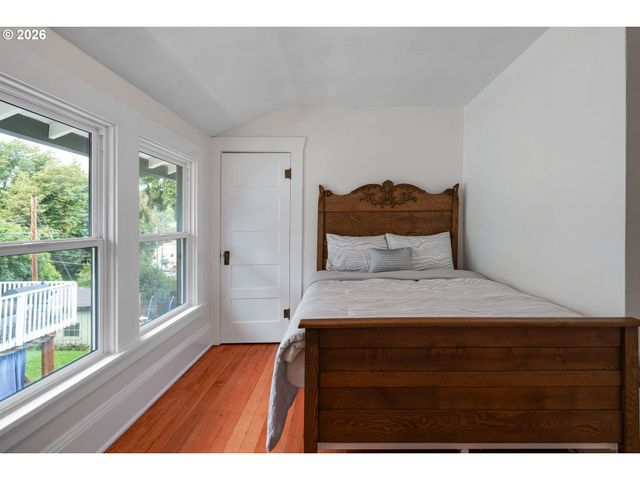 1105 WASHINGTON St, Oregon City, OR 97045