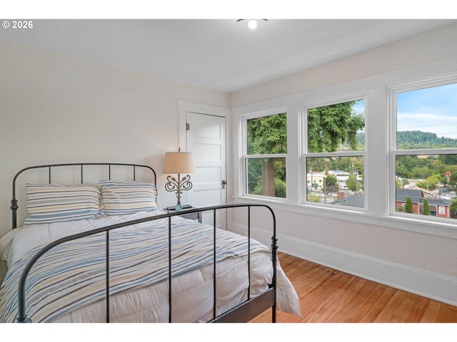 1105 WASHINGTON St, Oregon City, OR 97045