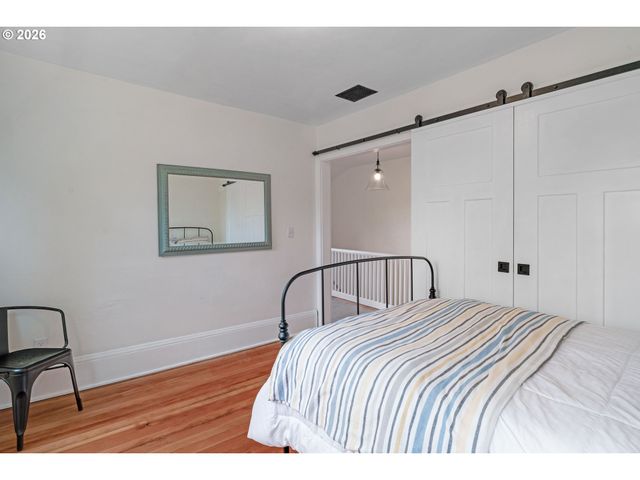 1105 WASHINGTON St, Oregon City, OR 97045