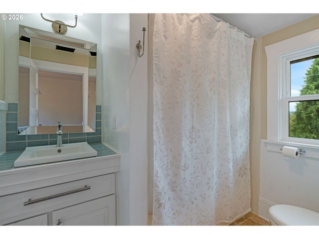 1105 WASHINGTON St, Oregon City, OR 97045