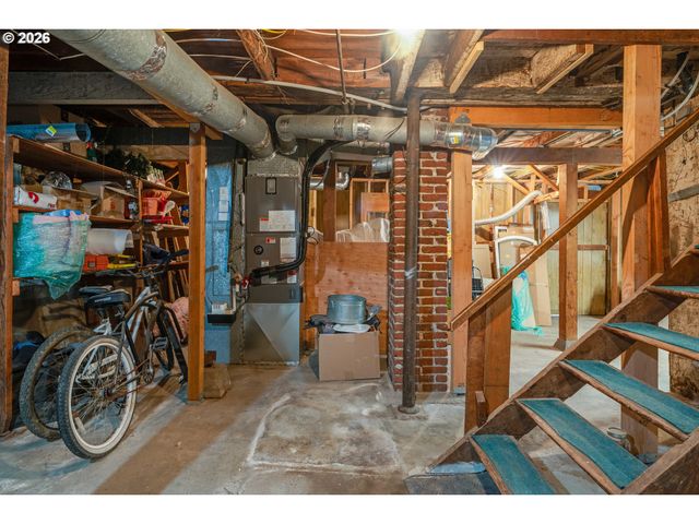 1105 WASHINGTON St, Oregon City, OR 97045