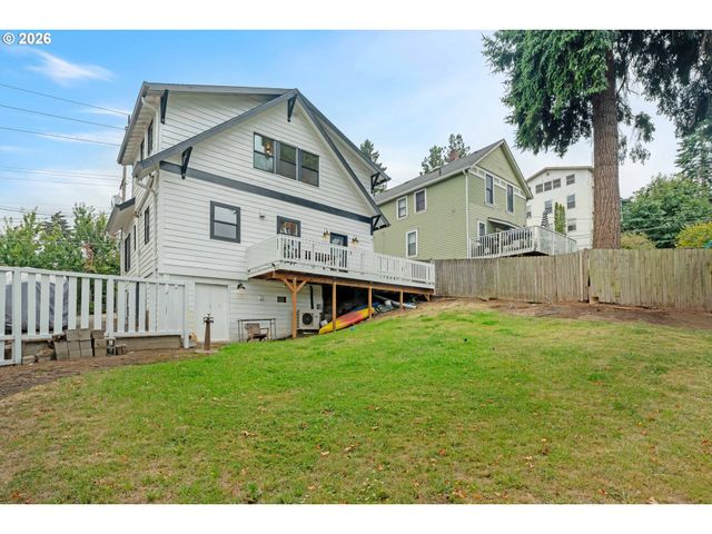 1105 WASHINGTON St, Oregon City, OR 97045