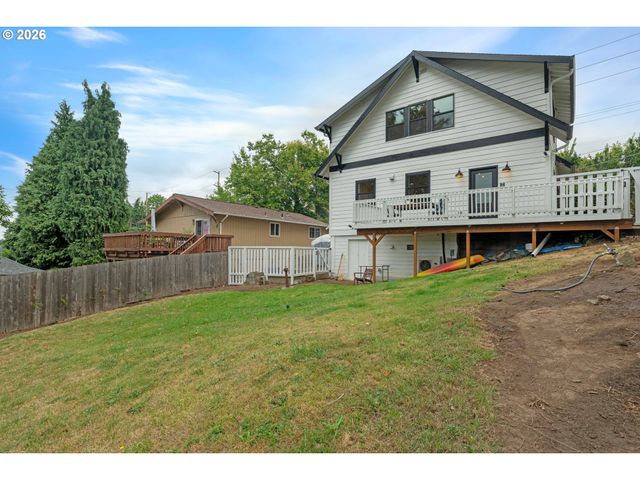 1105 WASHINGTON St, Oregon City, OR 97045