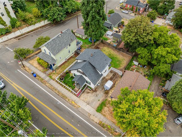 1105 WASHINGTON St, Oregon City, OR 97045