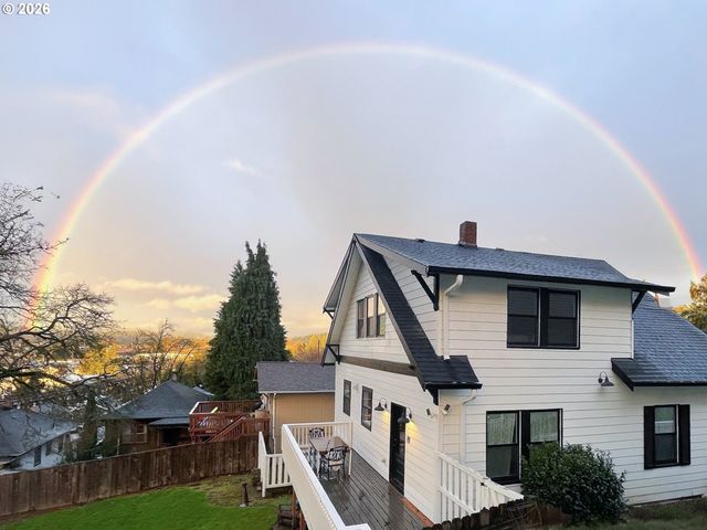 1105 WASHINGTON St, Oregon City, OR 97045