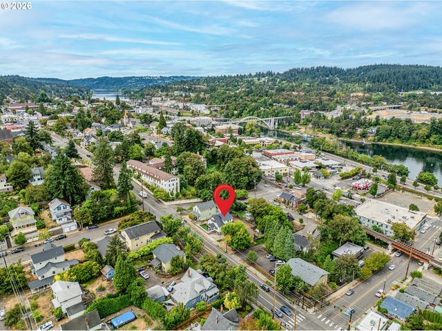 1105 WASHINGTON St, Oregon City, OR 97045