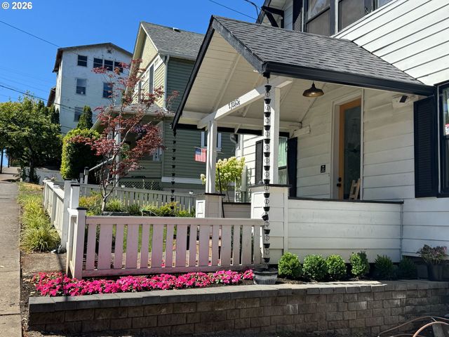 1105 WASHINGTON St, Oregon City, OR 97045