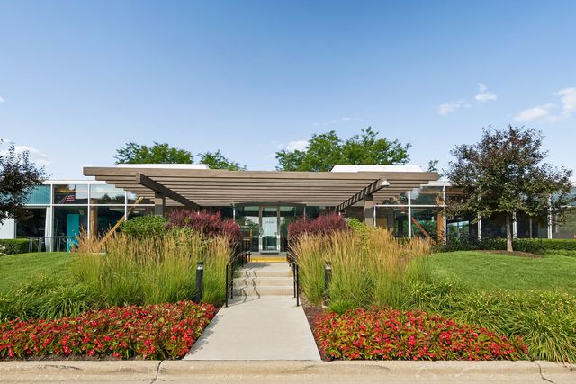 381 Kelburn Road 214, Deerfield, IL 60015
