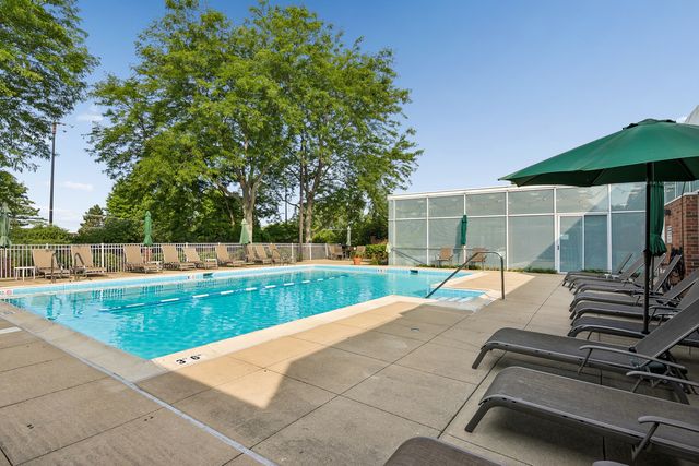 381 Kelburn Road 214, Deerfield, IL 60015