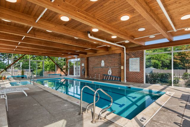 381 Kelburn Road 214, Deerfield, IL 60015